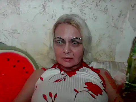 Snapshot of Gardener_of_Illusions chatting on June 2, 3:52 am Gardener of Illusions online show from June 2, 3:52 am