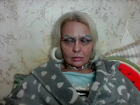Snapshot of Gardener_of_Illusions chatting on June 2, 4:42 pm Gardener of Illusions online show from June 2, 4:42 pm