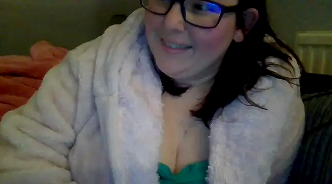 Curvy-Clare-30 online show from December 8, 6:50 pm