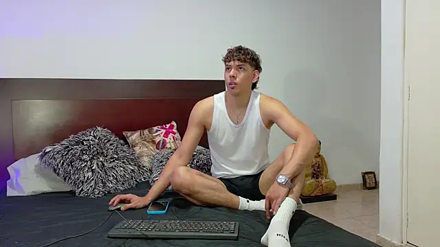 zackmontieel online show from June 16, 11:51 pm