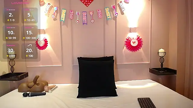 HAYLANISMITH online show from February 11, 12:05 pm