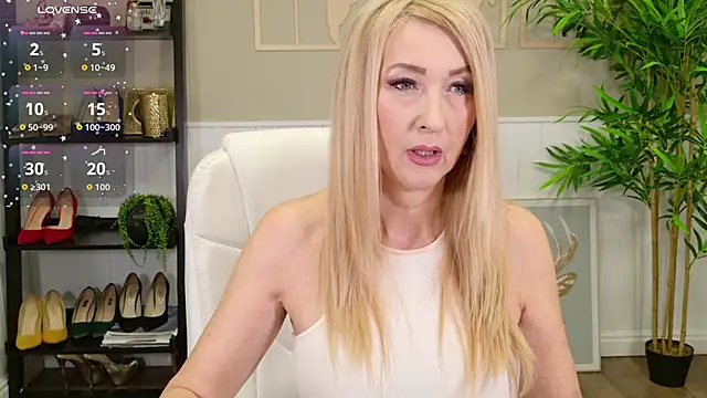 LadyLeea online show from November 24, 5:07 am