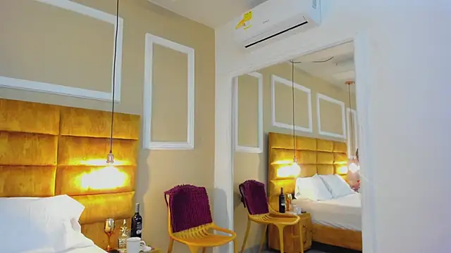 Snapshot of adarussell chatting on February 8, 3:04 pm adarussell online show from February 8, 3:04 pm