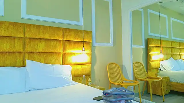 Snapshot of adarussell chatting on February 18, 4:03 pm adarussell online show from February 18, 4:03 pm