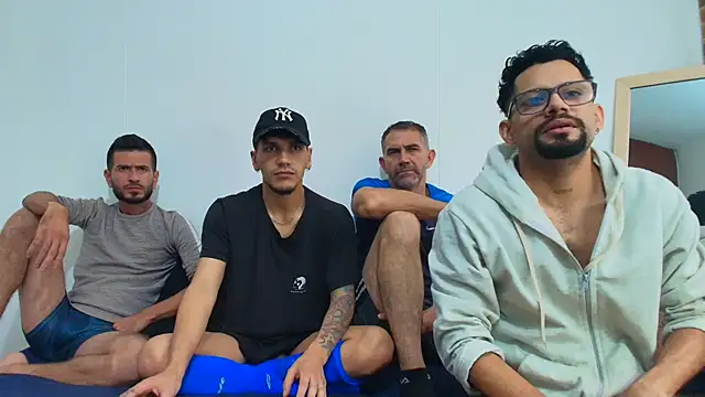 Snapshot of Benjamin_show chatting on November 30, 2:43 pm Benjamin show online show from November 30, 2:43 pm