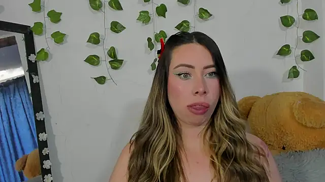 JanneKim online show from November 18, 6:56 pm