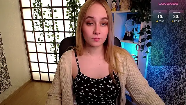 Snapshot of LianaBright chatting on December 5, 3:59 am LianaBright online show from December 5, 3:59 am