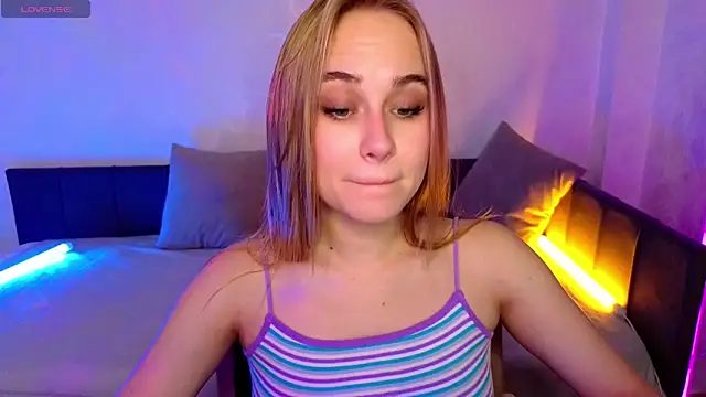 Snapshot of LianaBright chatting on October 1, 2:17 am LianaBright online show from October 1, 2:17 am