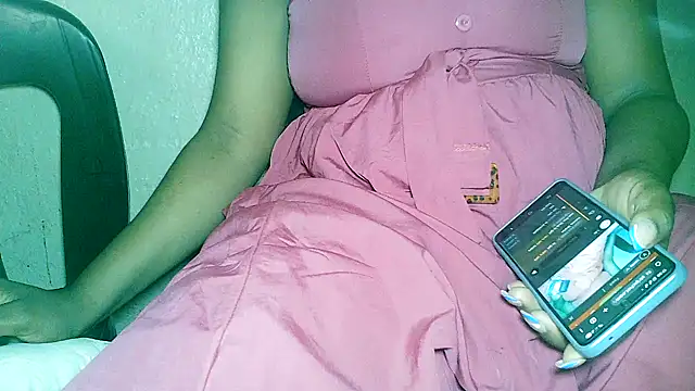 Snapshot of vanie chatting on February 6, 3:59 pm vanie online show from February 6, 3:59 pm