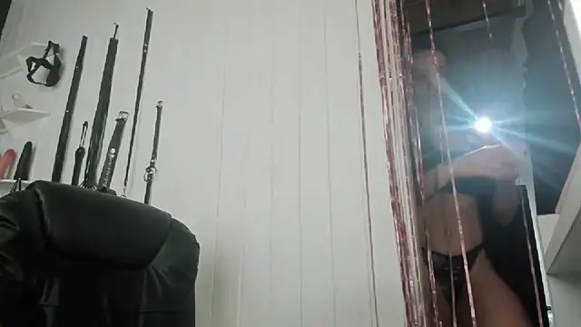 Snapshot of jessiburningheels chatting on November 11, 10:26 am jessiburningheels online show from November 11, 10:26 am