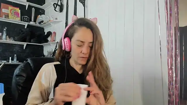 Snapshot of jessiburningheels chatting on November 14, 10:14 am jessiburningheels online show from November 14, 10:14 am