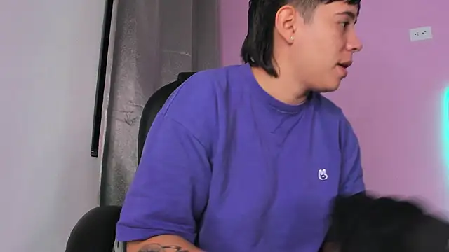 Snapshot of AbbySmiitth_ chatting on January 13, 3:15 pm AbbySmiitth online show from January 13, 3:15 pm