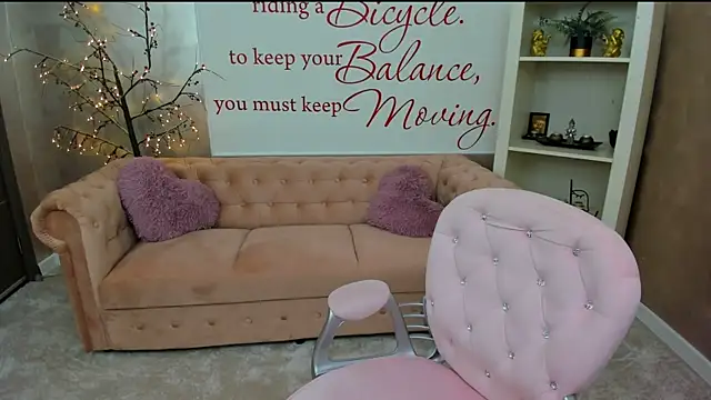 Snapshot of nicolee___19 chatting on December 2, 8:30 am nicolee 19 online show from December 2, 8:30 am