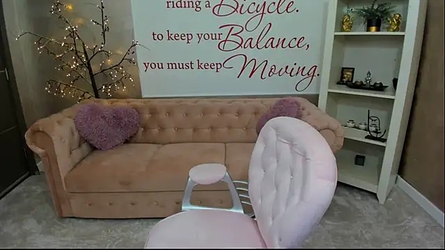 Snapshot of nicolee___19 chatting on December 11, 7:14 pm nicolee 19 online show from December 11, 7:14 pm