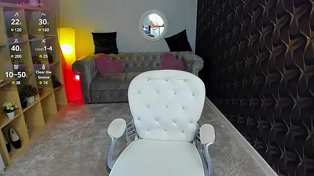 Snapshot of nicolee___19 chatting on February 23, 5:39 pm nicolee 19 online show from February 23, 5:39 pm