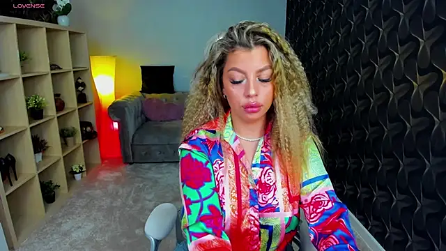 Snapshot of nicolee___19 chatting on March 7, 6:54 pm nicolee 19 online show from March 7, 6:54 pm