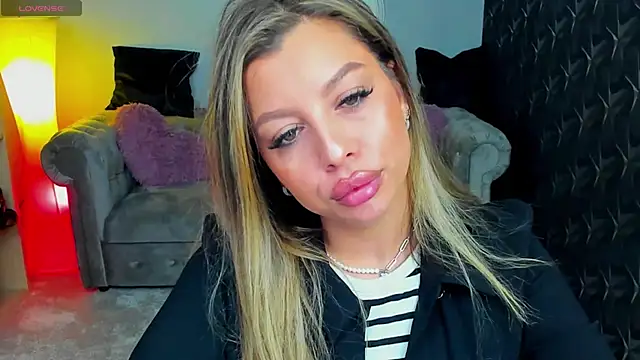 Snapshot of nicolee___19 chatting on March 11, 7:25 pm nicolee 19 online show from March 11, 7:25 pm