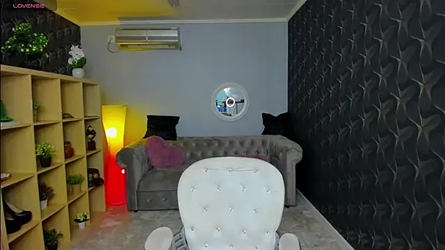 Snapshot of nicolee___19 chatting on March 17, 8:40 pm nicolee 19 online show from March 17, 8:40 pm