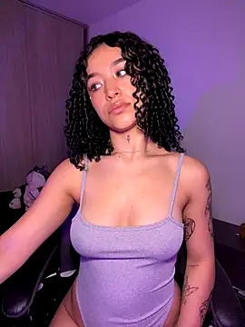 Snapshot of Crystal_Dluna chatting on October 28, 5:48 pm Crystal Dluna online show from October 28, 5:48 pm