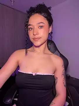 Snapshot of Crystal_Dluna chatting on November 3, 3:57 pm Crystal Dluna online show from November 3, 3:57 pm