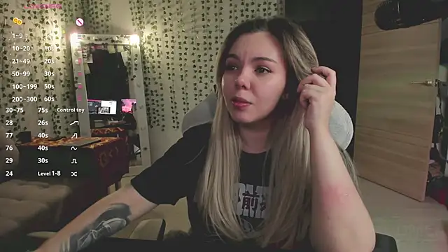 whoa-hoa-hoa-hoa-hoa online show from March 7, 5:32 pm