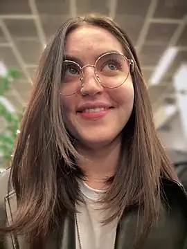 meow girl online show from October 8, 4:15 pm