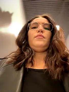 meow girl online show from November 19, 8:03 am