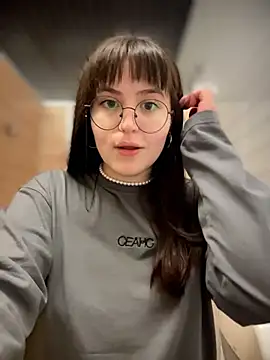 Snapshot of meow_girl chatting on July 5, 1:51 pm meow girl online show from July 5, 1:51 pm