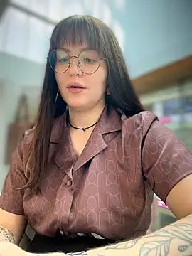 Snapshot of meow_girl chatting on July 13, 11:24 am meow girl online show from July 13, 11:24 am