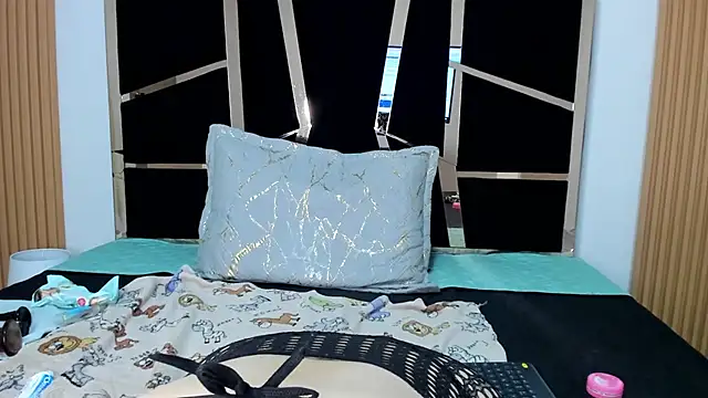 yahaira  online show from November 18, 2:54 pm