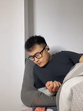 lixiaoshuai8 online show from March 8, 2:19 pm