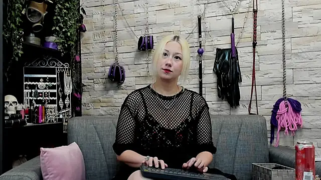 CruelMistress online show from October 3, 9:23 pm
