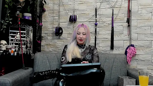 CruelMistress online show from April 26, 11:57 pm