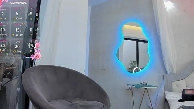 Venusflame   online show from November 5, 12:16 pm