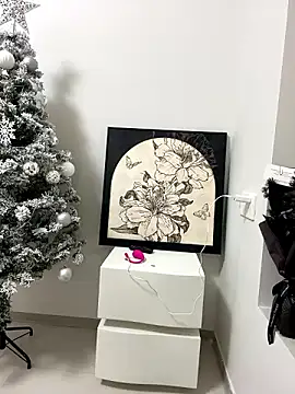 Snapshot of xyebobs chatting on December 6, 2:28 pm xyebobs online show from December 6, 2:28 pm