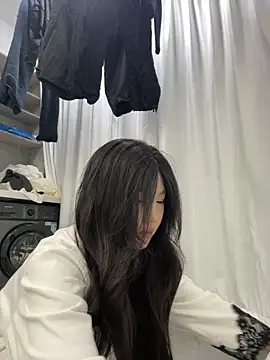 Snapshot of xyebobs chatting on December 3, 4:27 pm xyebobs online show from December 3, 4:27 pm