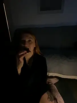 Snapshot of Stoner_BarbieXX chatting on February 12, 10:49 pm Stoner BarbieXX online show from February 12, 10:49 pm