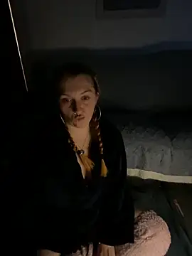 Snapshot of Stoner_BarbieXX chatting on February 14, 10:50 pm Stoner BarbieXX online show from February 14, 10:50 pm