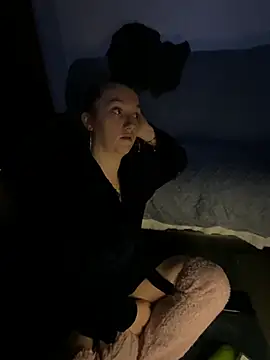 Snapshot of Stoner_BarbieXX chatting on March 6, 11:01 pm Stoner BarbieXX online show from March 6, 11:01 pm