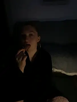 Snapshot of Stoner_BarbieXX chatting on March 7, 10:51 pm Stoner BarbieXX online show from March 7, 10:51 pm