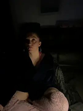 Snapshot of Stoner_BarbieXX chatting on May 7, 8:47 pm Stoner BarbieXX online show from May 7, 8:47 pm