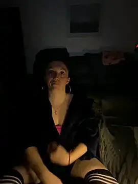 Snapshot of Stoner_BarbieXX chatting on May 9, 8:58 pm Stoner BarbieXX online show from May 9, 8:58 pm