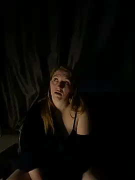 Snapshot of Stoner_BarbieXX chatting on June 10, 8:41 pm Stoner BarbieXX online show from June 10, 8:41 pm