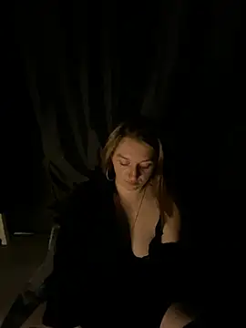Snapshot of Stoner_BarbieXX chatting on June 11, 8:51 pm Stoner BarbieXX online show from June 11, 8:51 pm