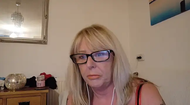 Snapshot of Miss-Cx chatting on February 6, 5:19 pm Miss-Cx online show from February 6, 5:19 pm