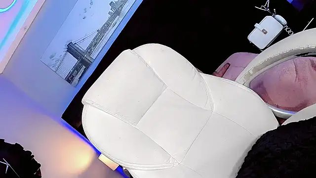 Shanelengel online show from January 13, 9:09 pm