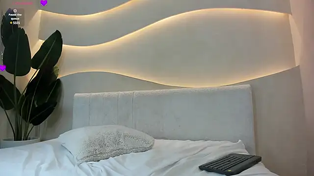 Naomi Dasilva online show from January 8, 1:32 am