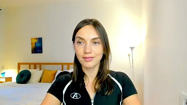 LovelyeeMia online show from December 2, 10:18 am