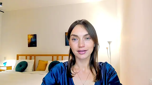 LovelyeeMia online show from December 5, 6:55 pm