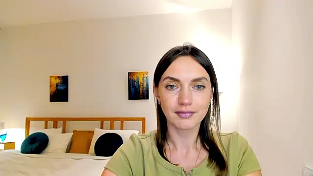 LovelyeeMia online show from December 7, 6:15 pm